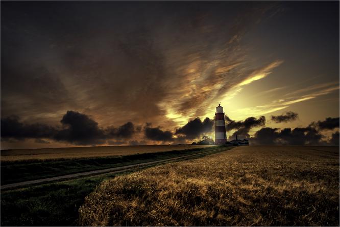 Sunrise over Happisburgh lighthouse - Richard Cunningham