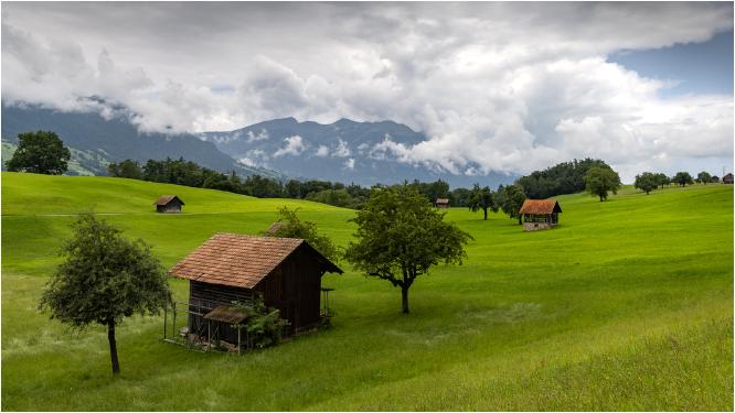 The huts on the hill - Ian Carter