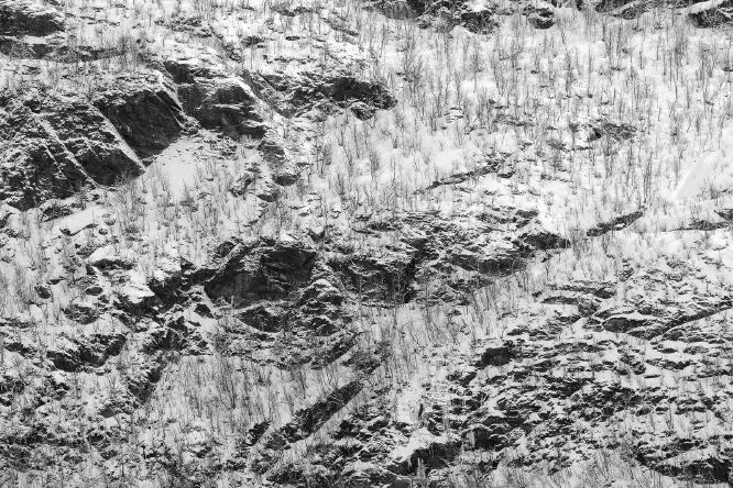 Hanging on - David Charlton