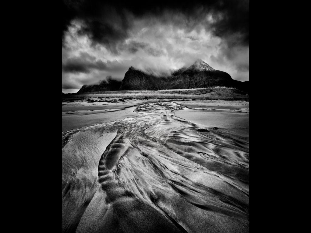 Flakstad Storm - Chris Aldred