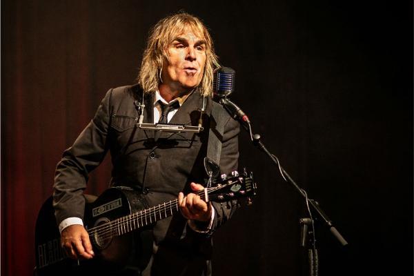 Mike Peters of the Alarm - Steve Ball