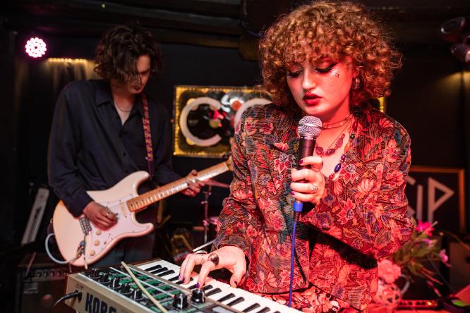 She's in Parties - Jonathan Dadds