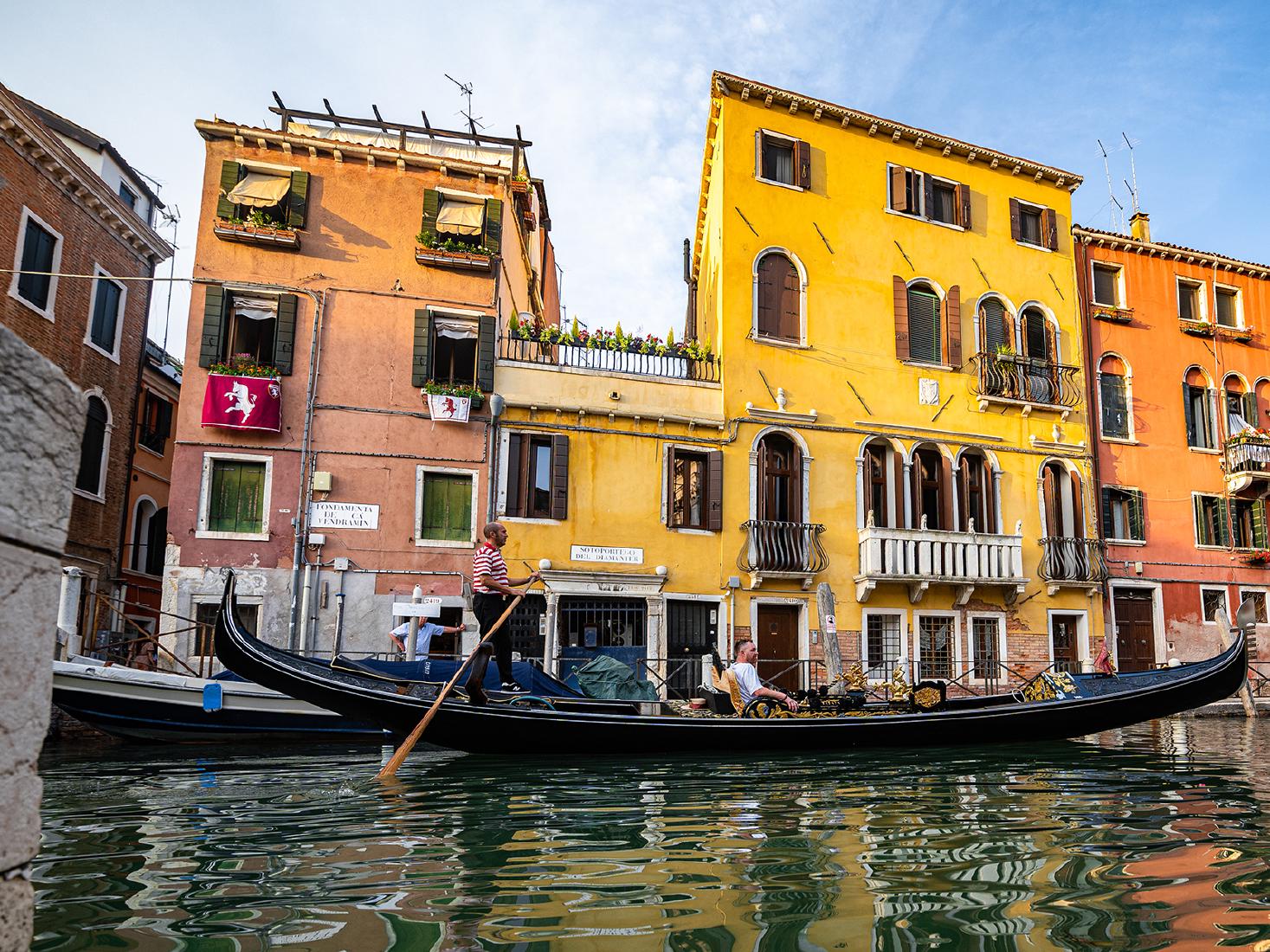 Vibrant Venezia - Josh London