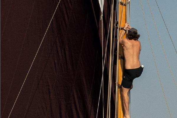 Mast climbing copy.jpg - Peter Pangbourne