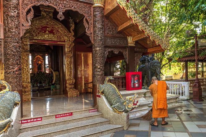 Encouraging the Thai Monk - Peter Freeman