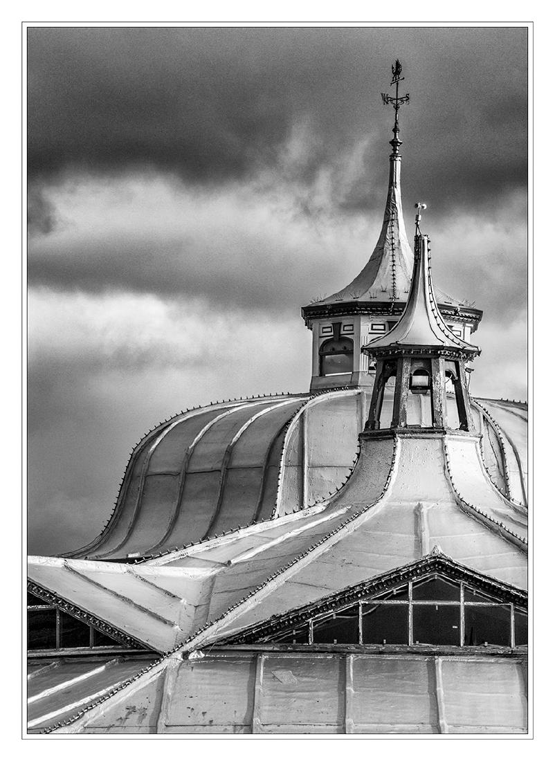 Victorian Splendour (1) - Hilary Knight