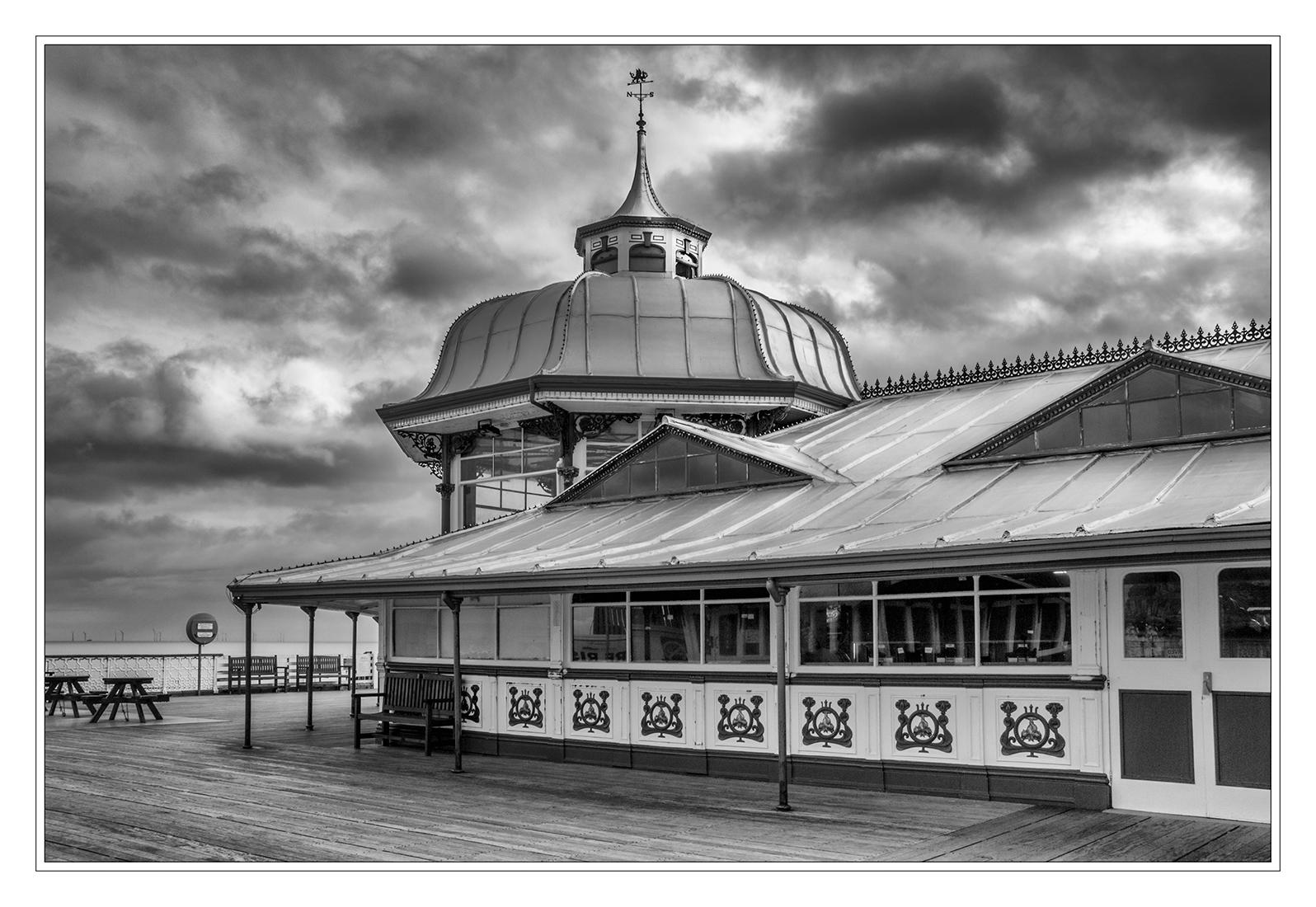 Victorian Splendour (2) - Hilary Knight