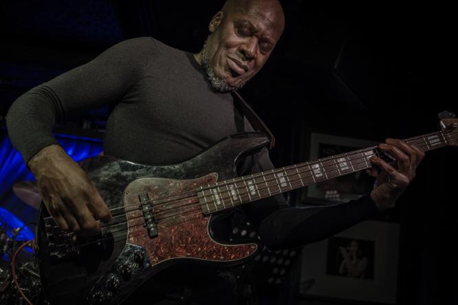 Orefo on Bass - Bola Oshisanwo