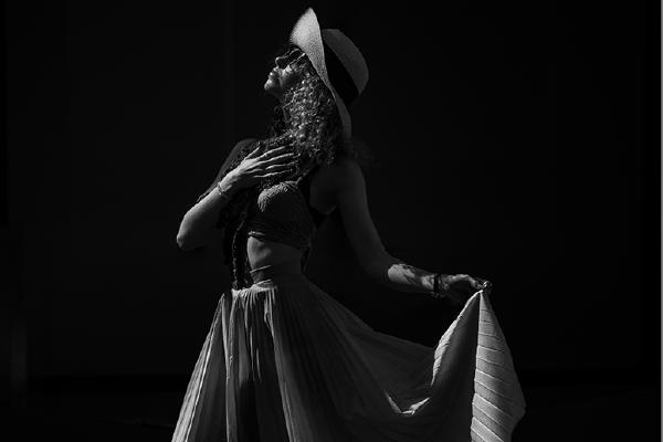 Amilia In Contrast - Jeff Scott