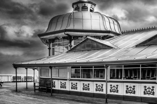 Victorian Splendour - Hilary Knight