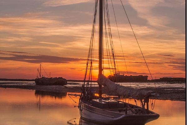 Snack at sunset - Peter Pangbourne