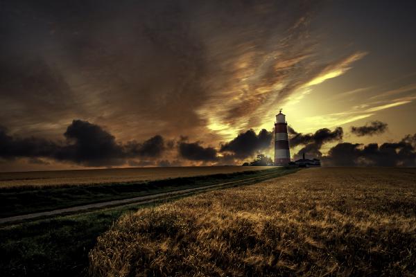 Sunrise over Happisburgh lighthouse - Richard Cunningham