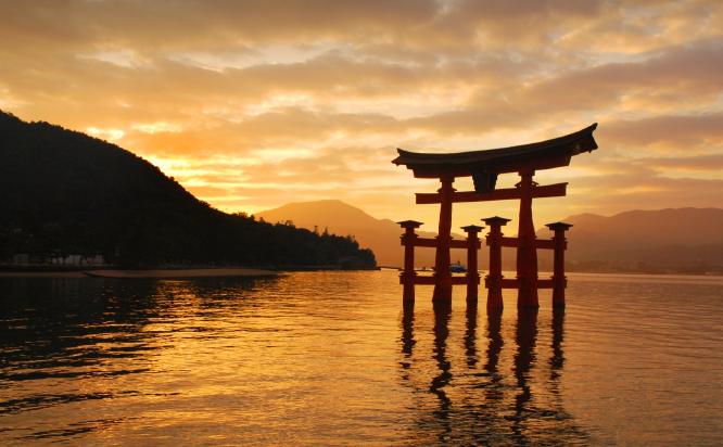 Itsukushima in sunset - Sanae Fujita