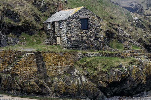 Fishermen's hut at Mullion Cove - Alison Pangbourne