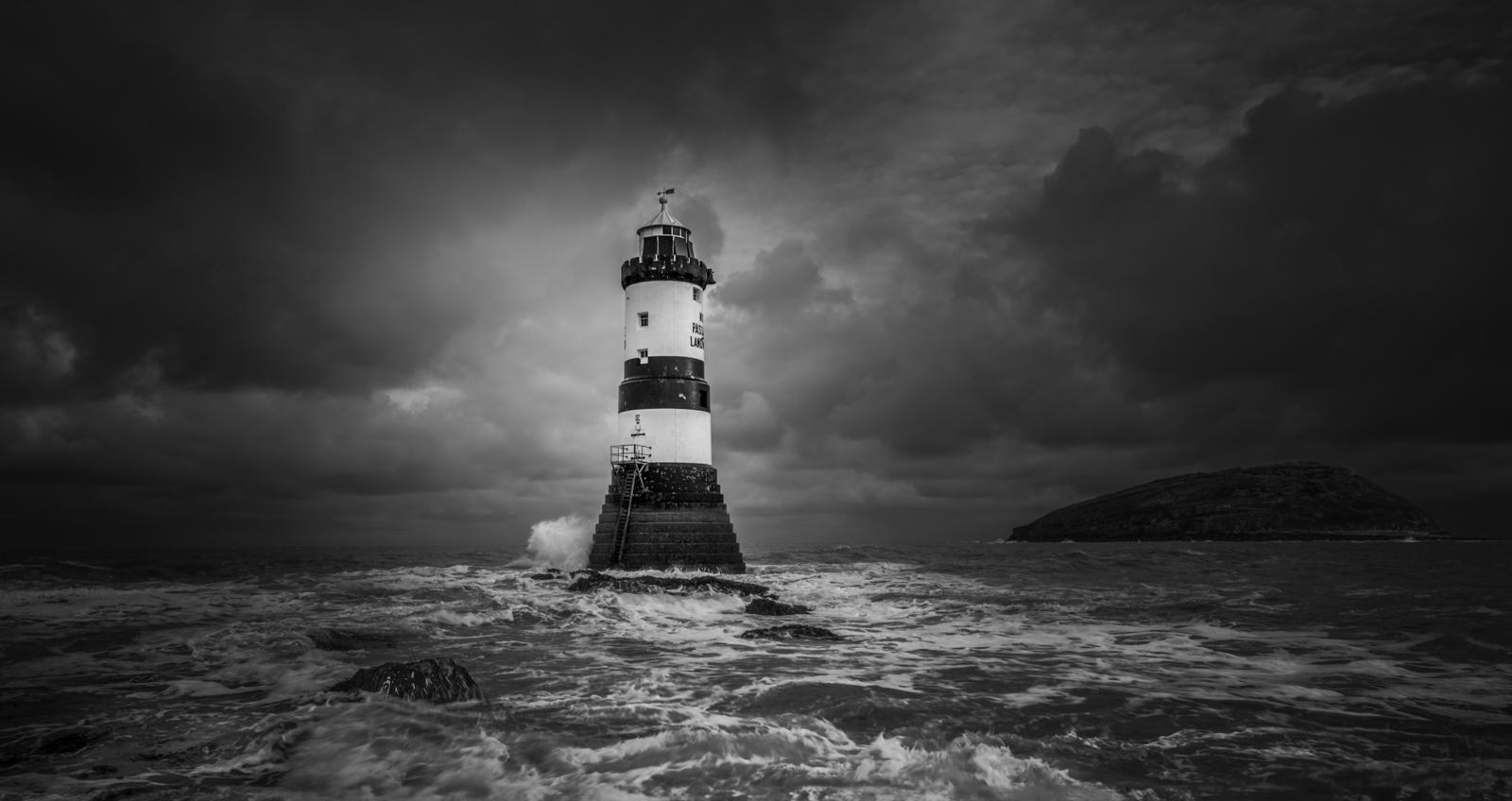 Trwyn Du Lighthouse - Mark Kench