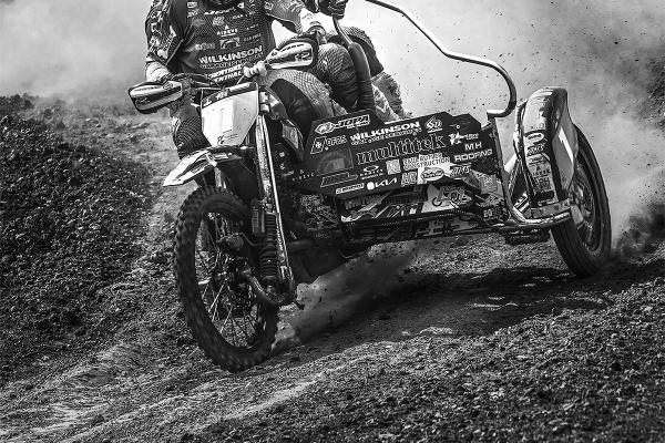 Two riders one machine - Shaun Hykel