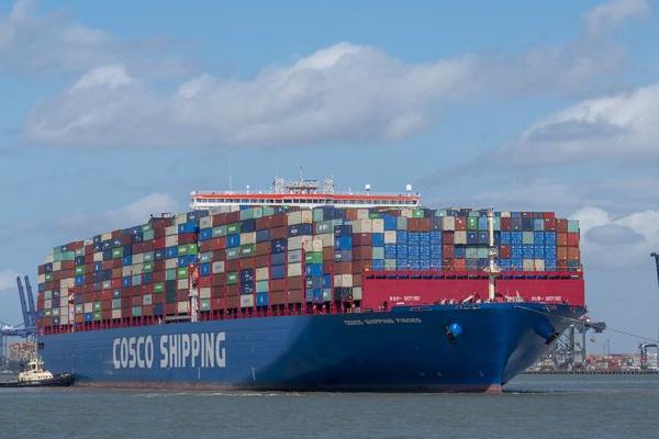 Pisces approaching her berth (%!s(<nil>)) - 