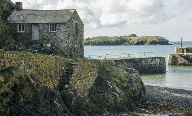 Winter at Mullion Cove (%!s(<nil>)) -