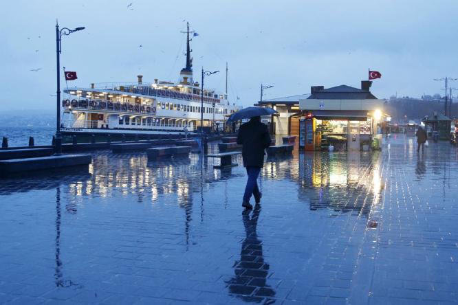 Early Rainy Morning in Istanbul (%!s(<nil>)) - 