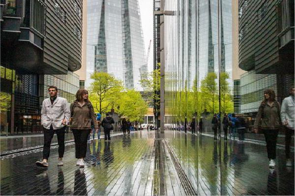 Moment of Reflection at the Shard (%!s(<nil>)) - 