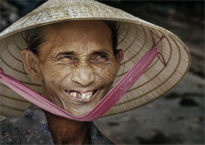 Smiling Lady Vietnam (%!s(<nil>)) -