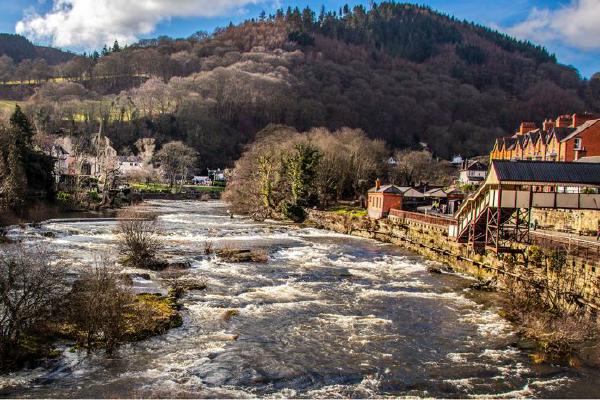 River Scene at Llangollen (%!s(<nil>)) - 