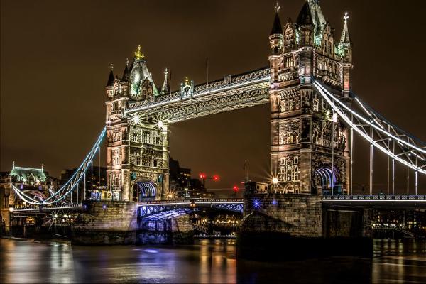 Tower Bridge by Night (%!s(<nil>)) - 
