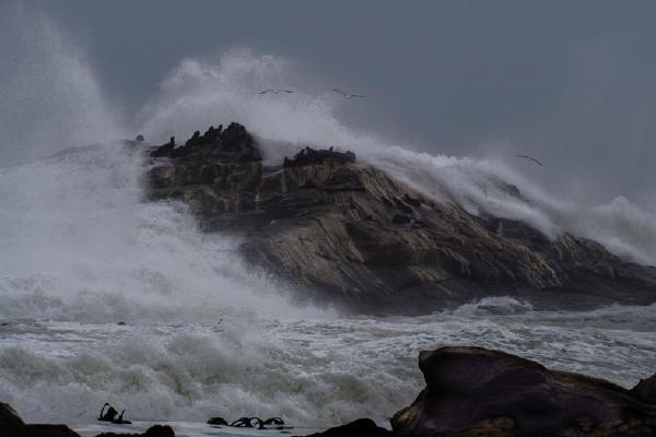 Rough Sea at Dias Point (%!s(<nil>)) - 