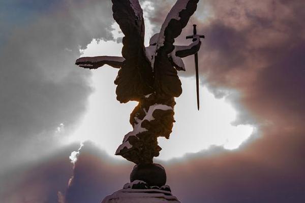 Angel Splits The Sky (Colchester War Memorial) (%!s(<nil>)) - 