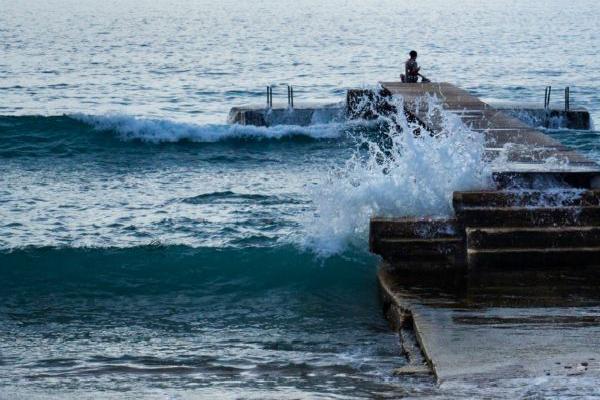 Waves over jetty (%!s(<nil>)) - 