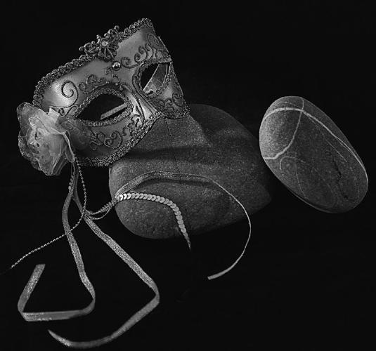 Mask on the Rocks B&W (%!s(<nil>)) - 