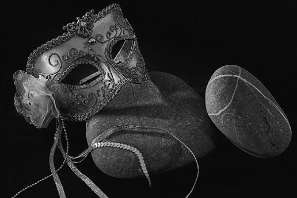 Mask on the Rocks B&W (%!s(<nil>)) - 