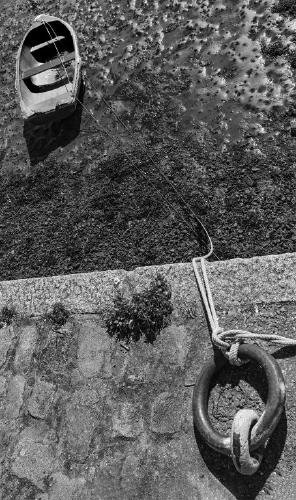 Roscoff dinghy at low water (%!s(<nil>)) - 