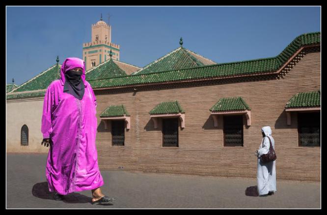 Woman in Pink at Ben Youssef Mosque (%!s(<nil>)) - 