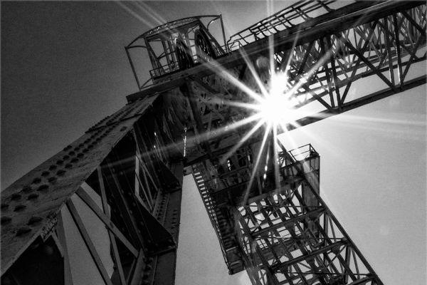Symbol of miners toil (%!s(<nil>)) - 