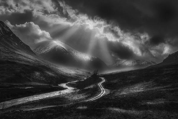 Light thro the Glen (%!s(<nil>)) - 