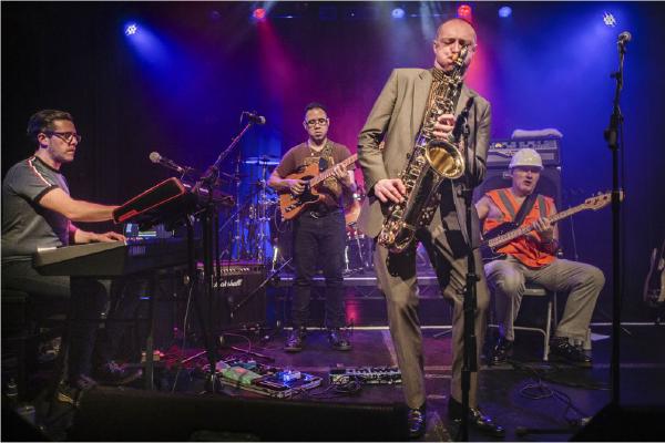 Jah wobble and the Invaders of the Heart (%!s(<nil>)) - 