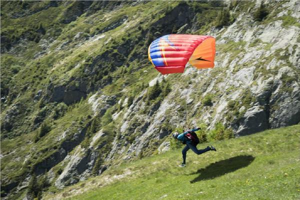 Hang Glider Taking Off (%!s(<nil>)) - 